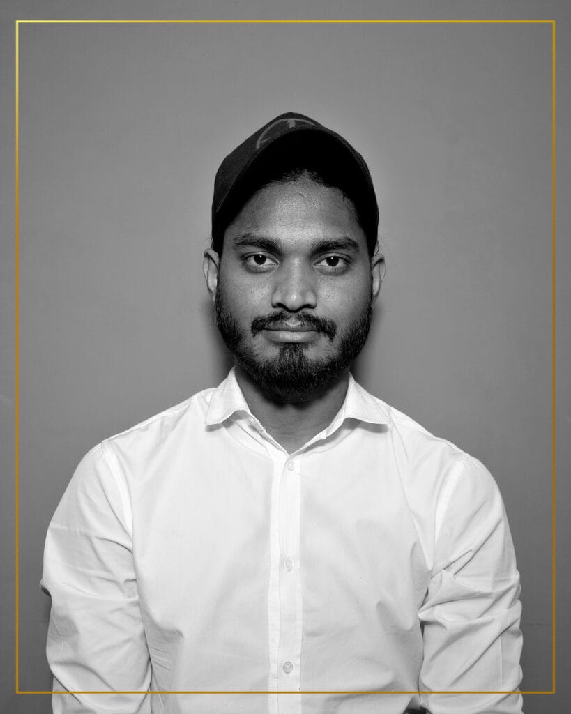 H One Saloon male employee